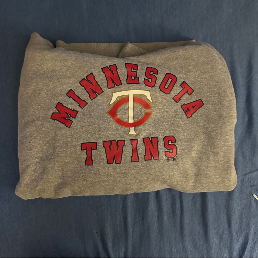Minnesota Twins Gray Sweatshirt - Size Large